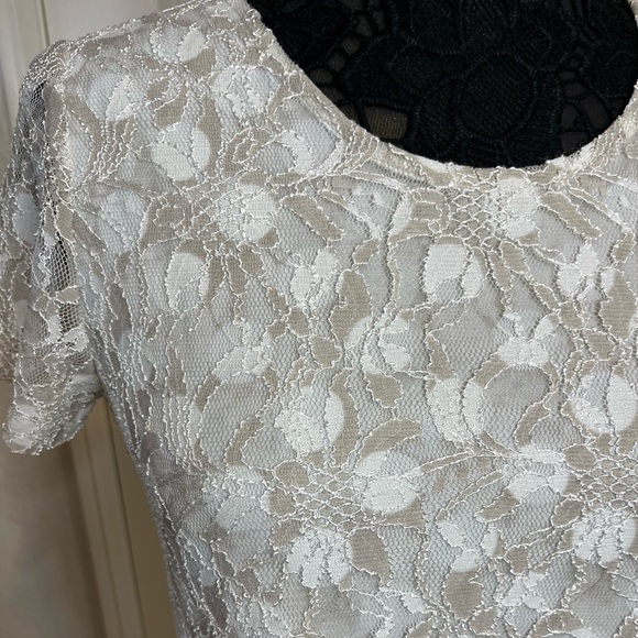 Susan Graver stretch floral lace, lined, peplum tunic. Size XS - Picture 5 of 9